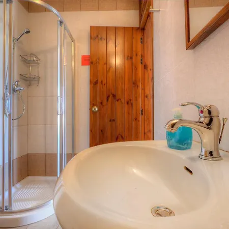 Green Grove Guest House-2
