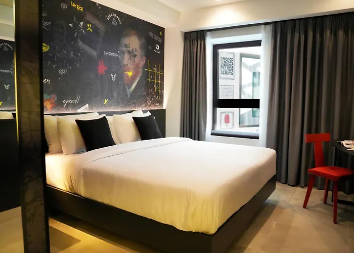 Central hotel: So City Hotel Adults Only