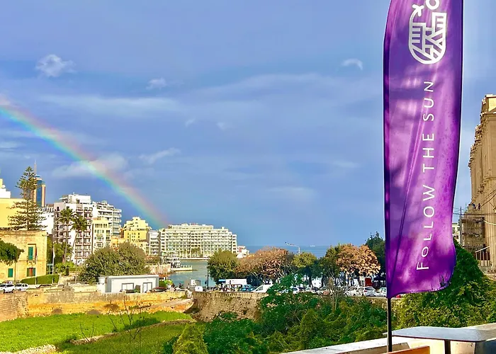 Follow The Sun Boutique Hostel - Pool, Breakfast & Sea Views