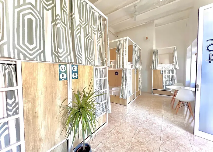 Follow The Sun Boutique Hostel - Pool, Breakfast & Sea Views